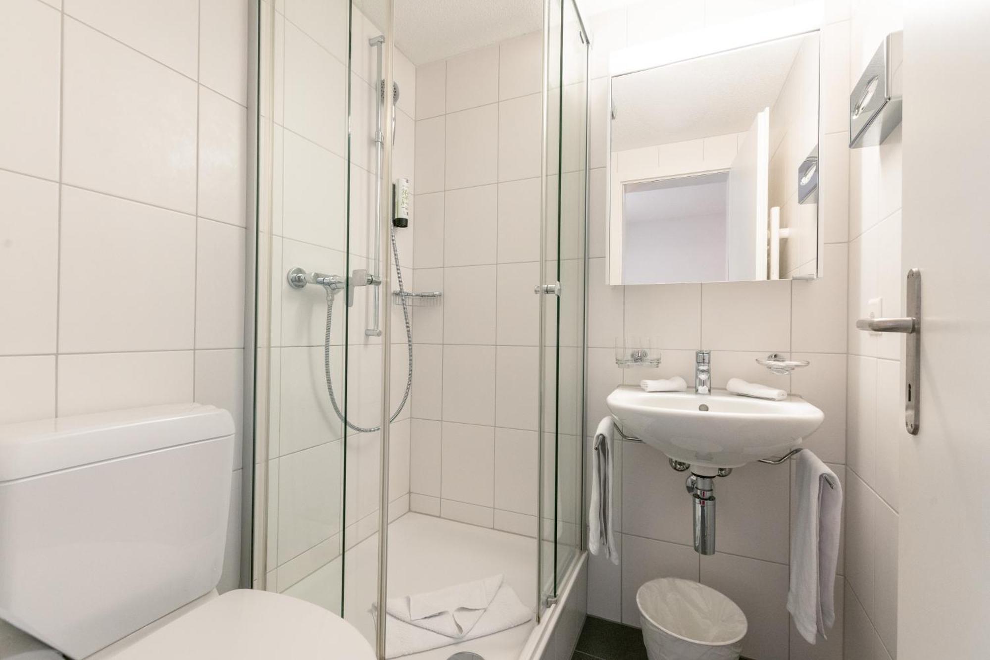 Hotel Kreuz Leissigen Ngoại thất bức ảnh